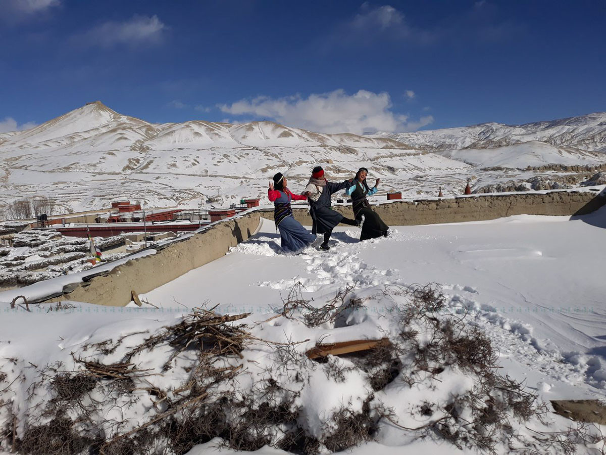 https://raracms.setopati.com/uploads/shares/2020/sujita/shooting at lomanthang/shooting (1).jpg